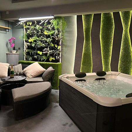 Leo Apartment Suite & Private Spa Zone - Old City براتسيلافا المظهر الخارجي الصورة