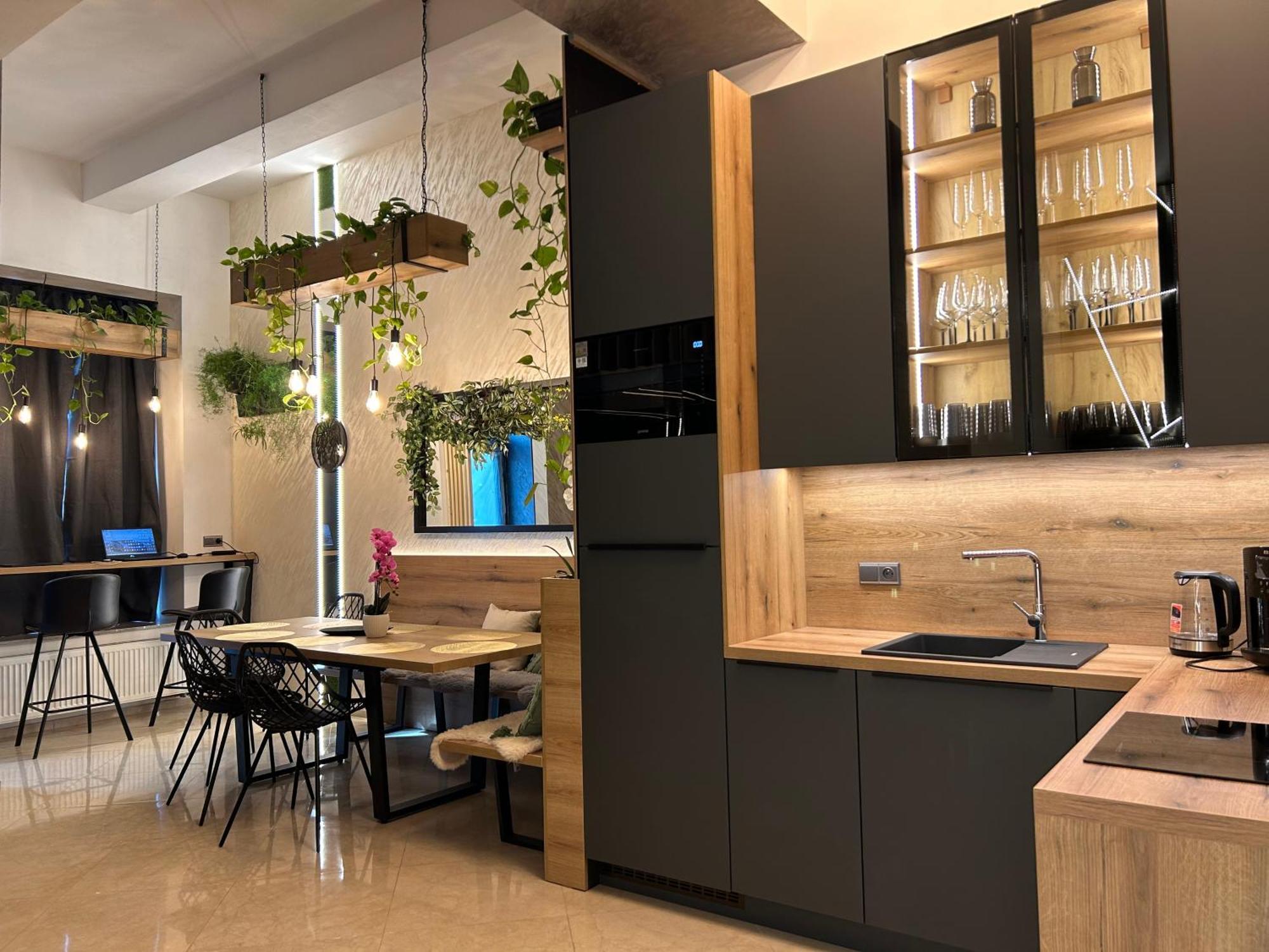 Leo Apartment Suite & Private Spa Zone - Old City براتسيلافا المظهر الخارجي الصورة