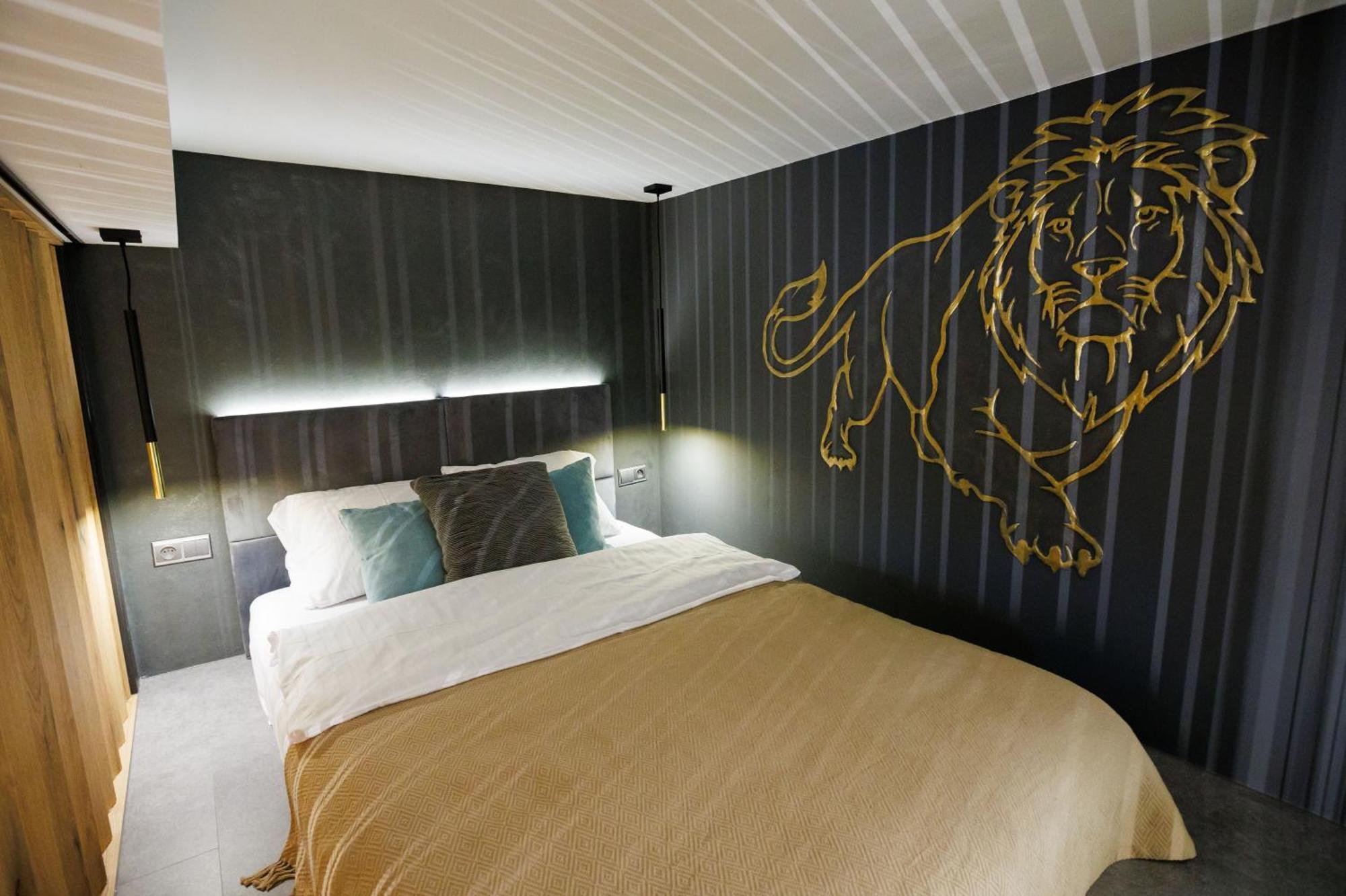 Leo Apartment Suite & Private Spa Zone - Old City براتسيلافا المظهر الخارجي الصورة