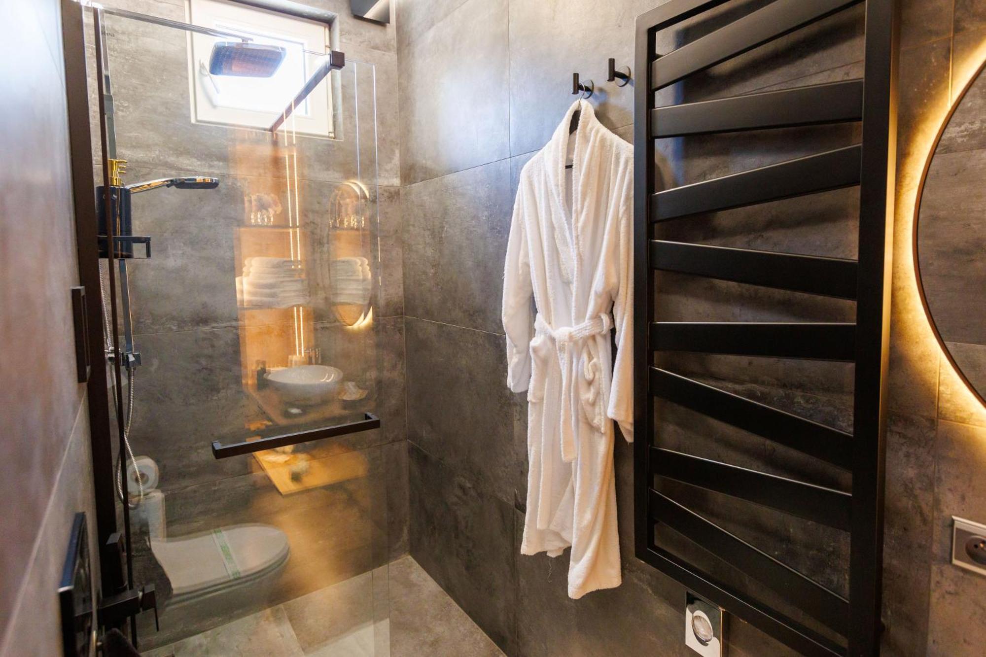 Leo Apartment Suite & Private Spa Zone - Old City براتسيلافا المظهر الخارجي الصورة