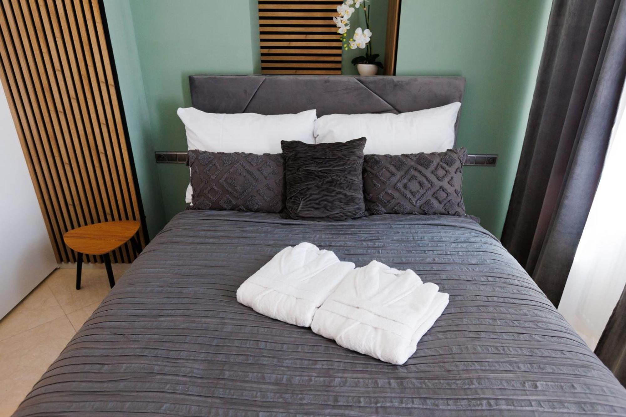 Leo Apartment Suite & Private Spa Zone - Old City براتسيلافا المظهر الخارجي الصورة