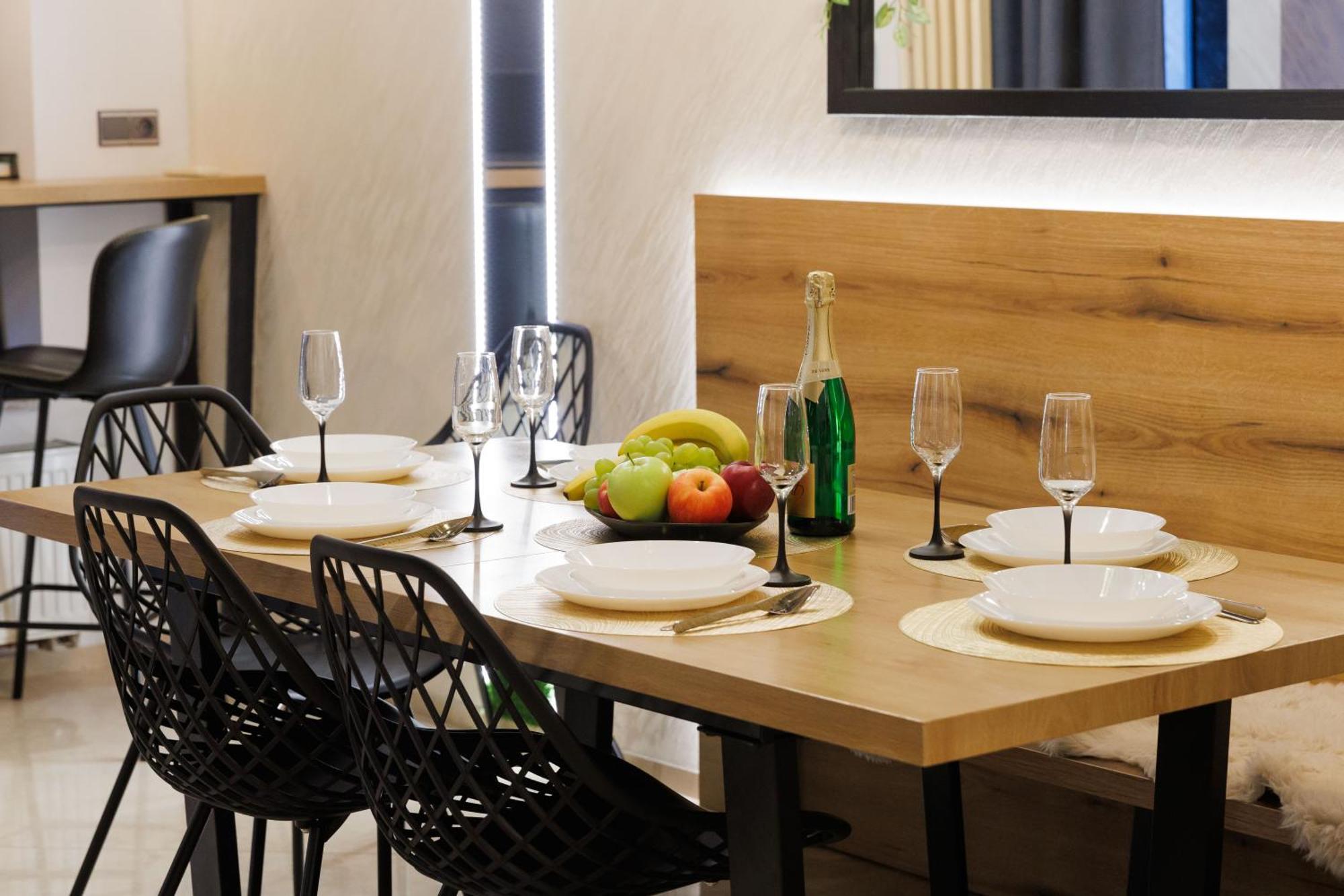 Leo Apartment Suite & Private Spa Zone - Old City براتسيلافا المظهر الخارجي الصورة