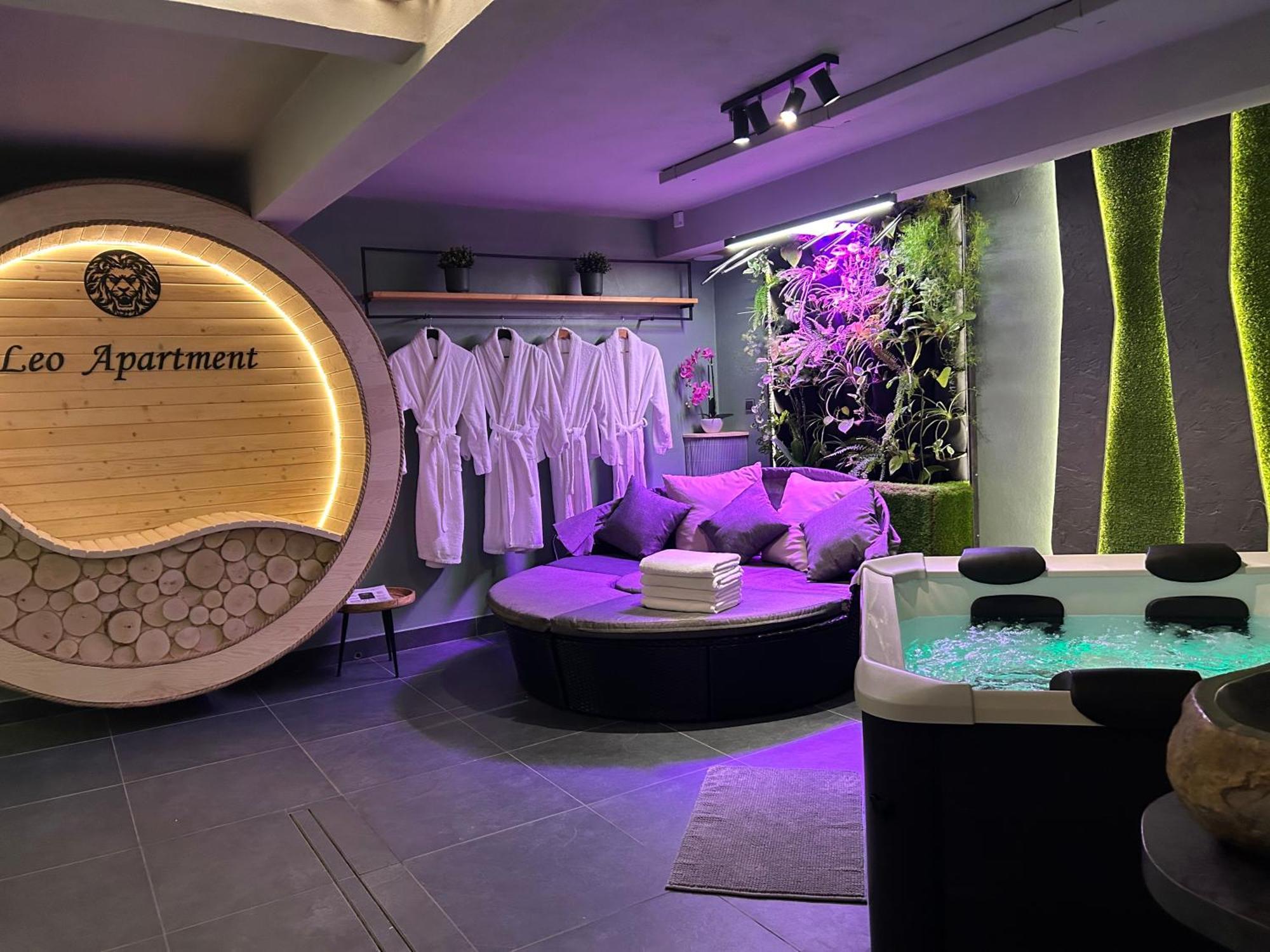 Leo Apartment Suite & Private Spa Zone - Old City براتسيلافا المظهر الخارجي الصورة